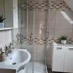 Apartma Jurka 아파트 포드체트르테크